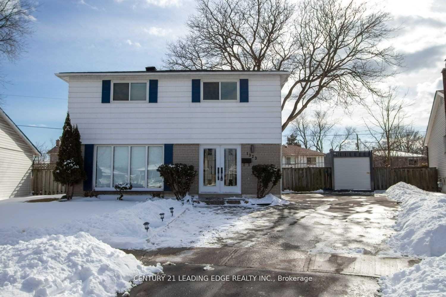 Property Photo:  1323 Poprad Avenue Upper  ON L1W 1K9 