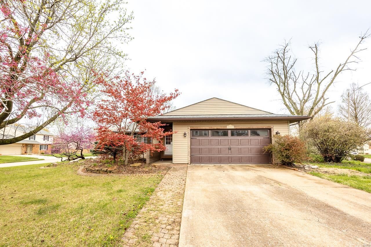 Property Photo: 1000 Regent Court IL 62025