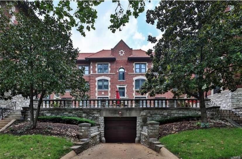 Property Photo:  7515 Buckingham 1S  MO 63105 