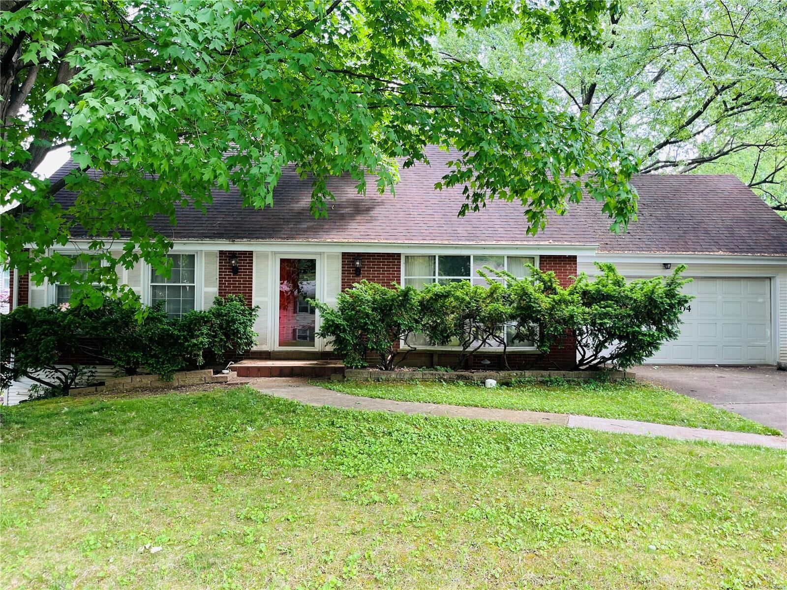 Property Photo: 304 Elmhurst Drive MO 63301