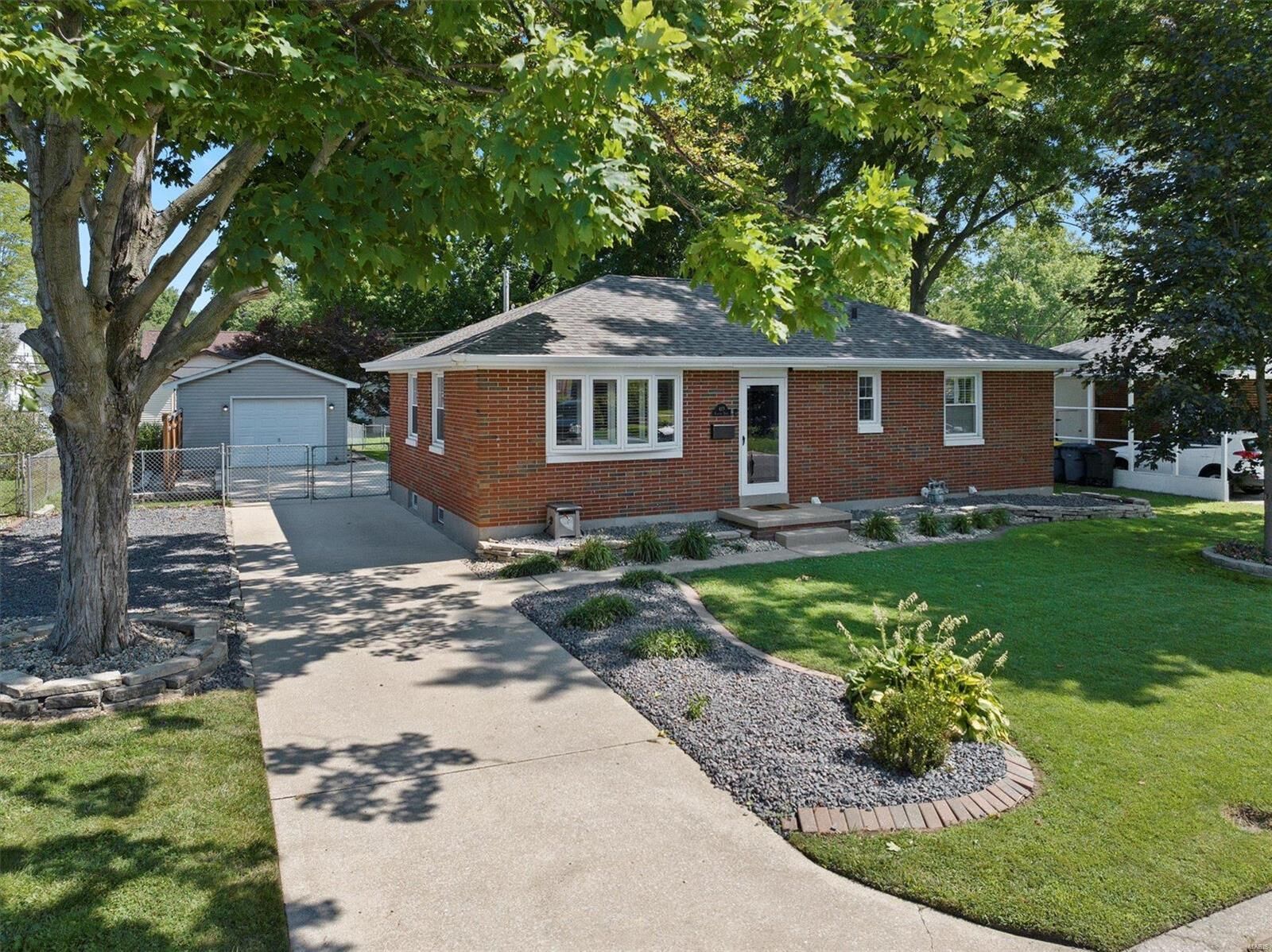 Property Photo:  419 Roanoke Drive  IL 62025 