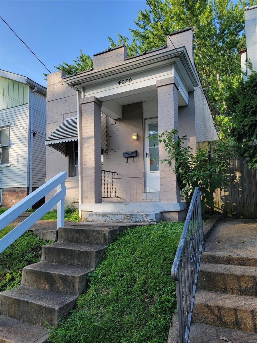 Property Photo: 4070 Schiller Place MO 63116