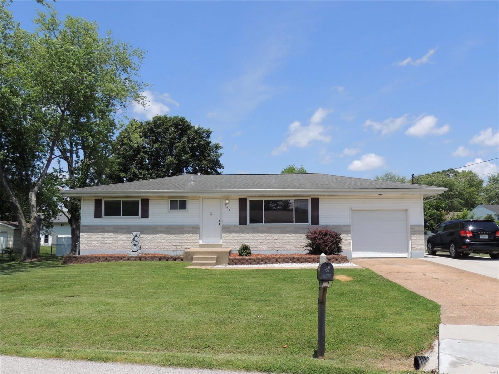 Property Photo:  743 Sun Valley Dr. N  MO 63010