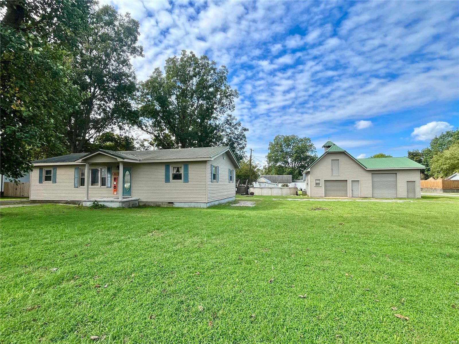 Property Photo: 207 S Russell Street MO 63771
