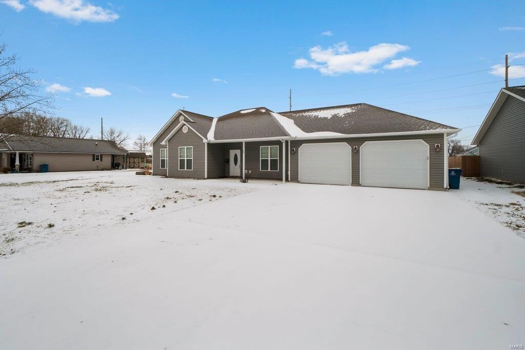 Property Photo:  117 Helen Ave  MO 63740 