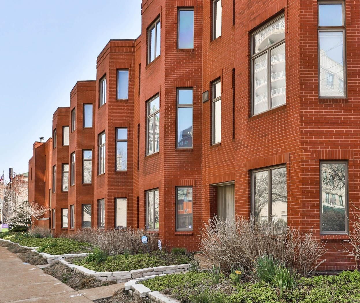 Property Photo: 130 N Newstead Avenue 28 MO 63108