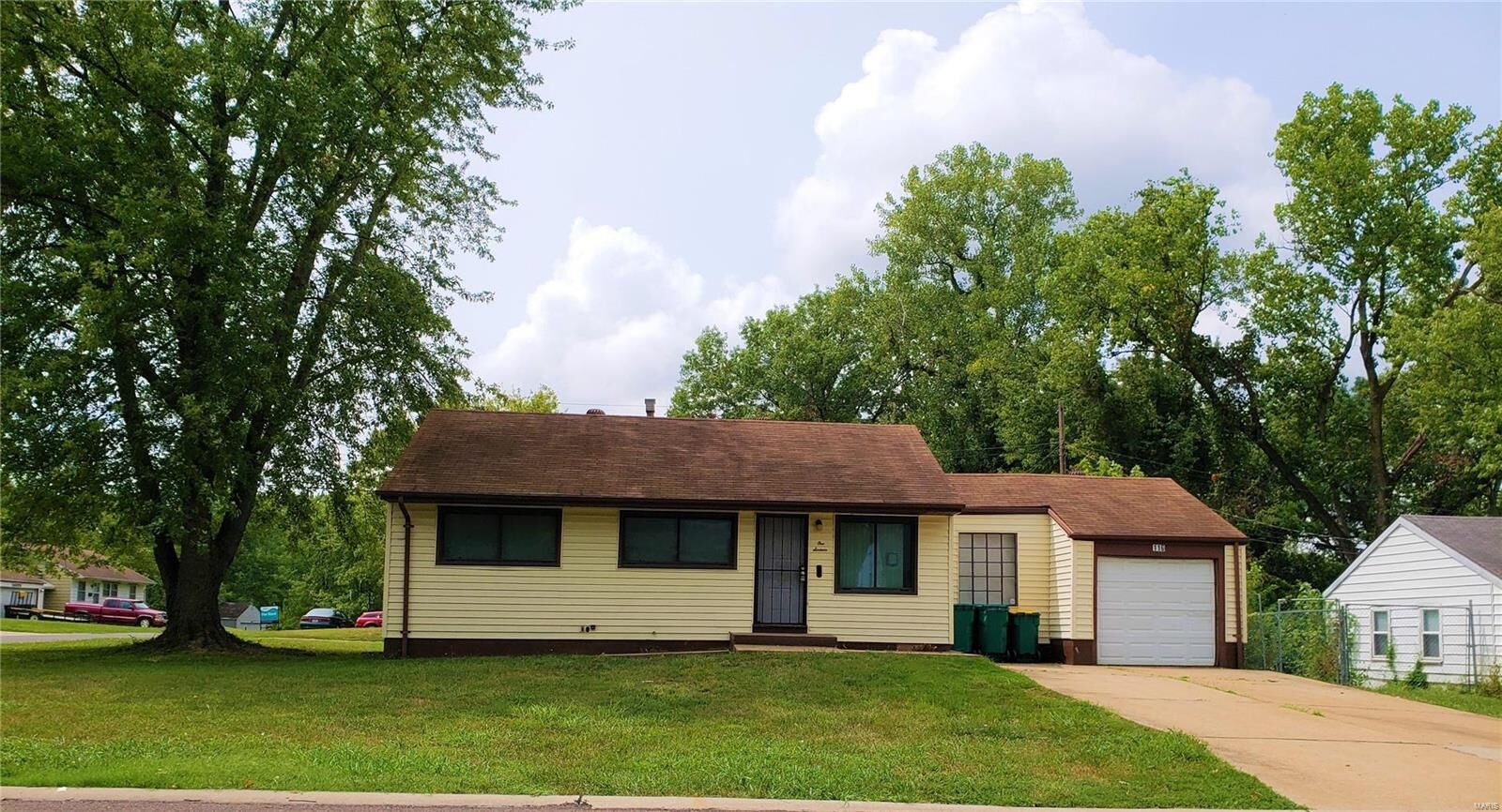 Property Photo:  116 Cameron Road  MO 63137 