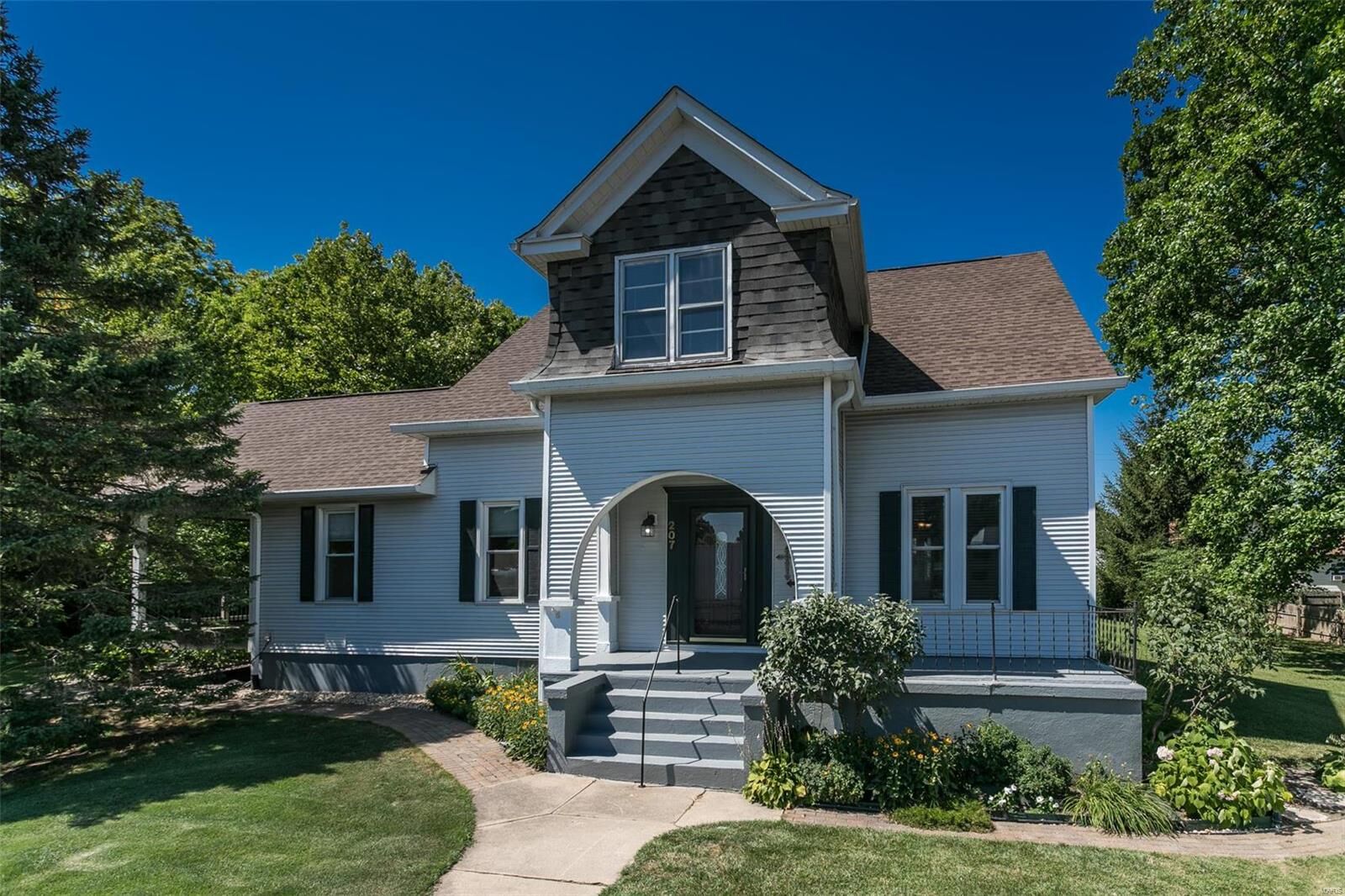 Property Photo:  207 1st Avenue  IL 62025 