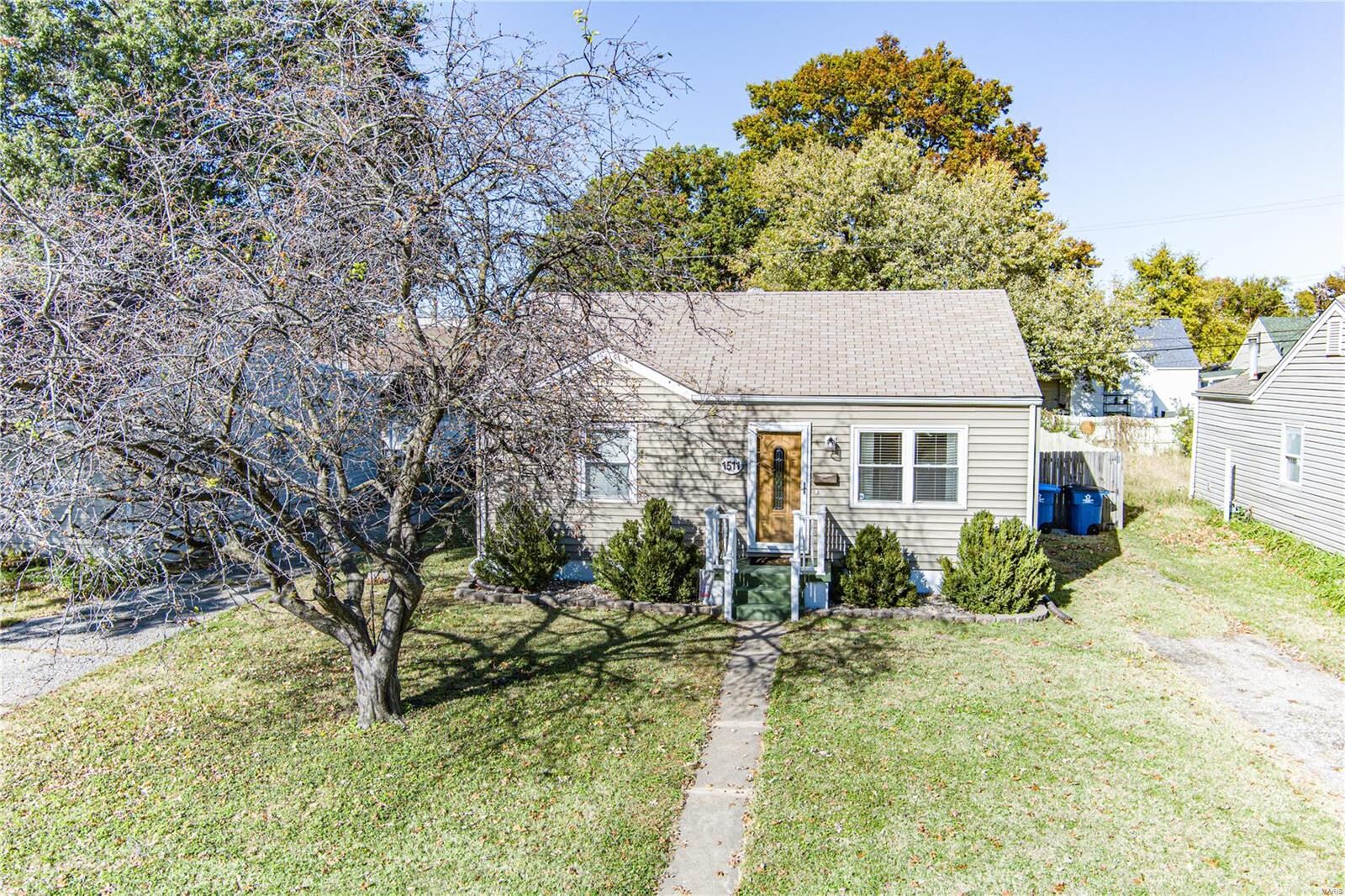 Property Photo:  1511 Lindell Boulevard  IL 62040 