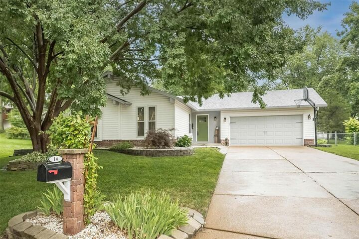 16 Cherrywood Court  St Peters MO 63376 photo