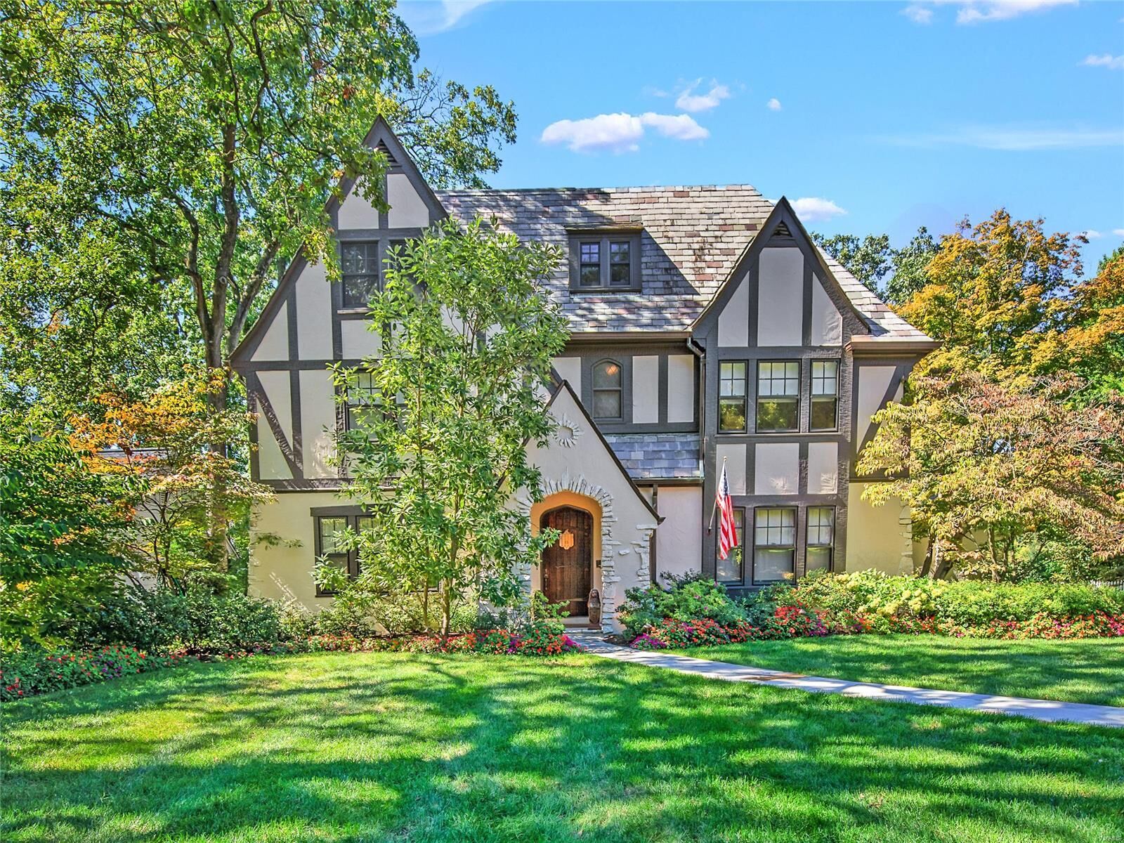 Property Photo:  453 Yorkshire Place  MO 63119 