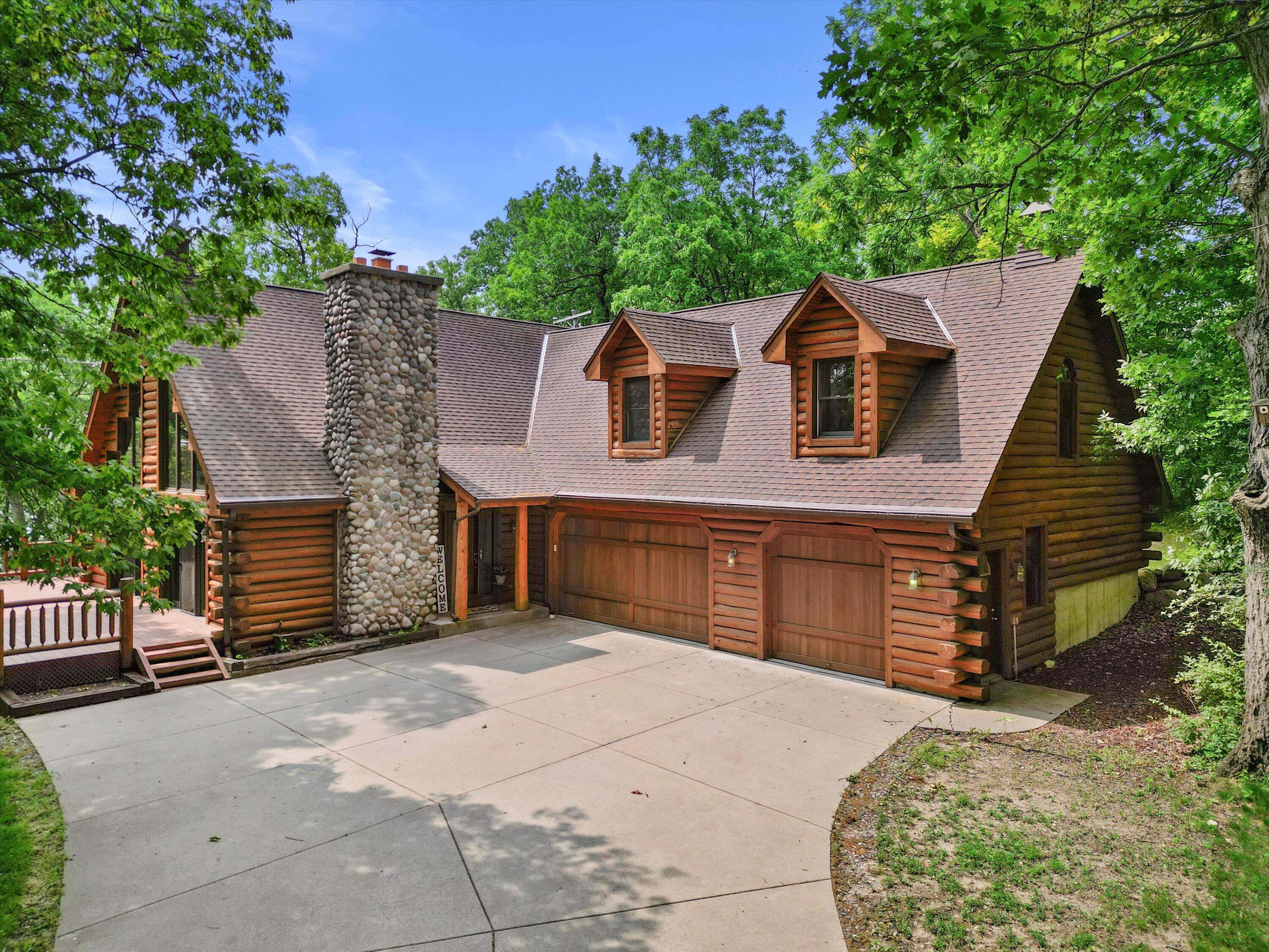 Property Photo: 5633 Contour Rd WI 53185