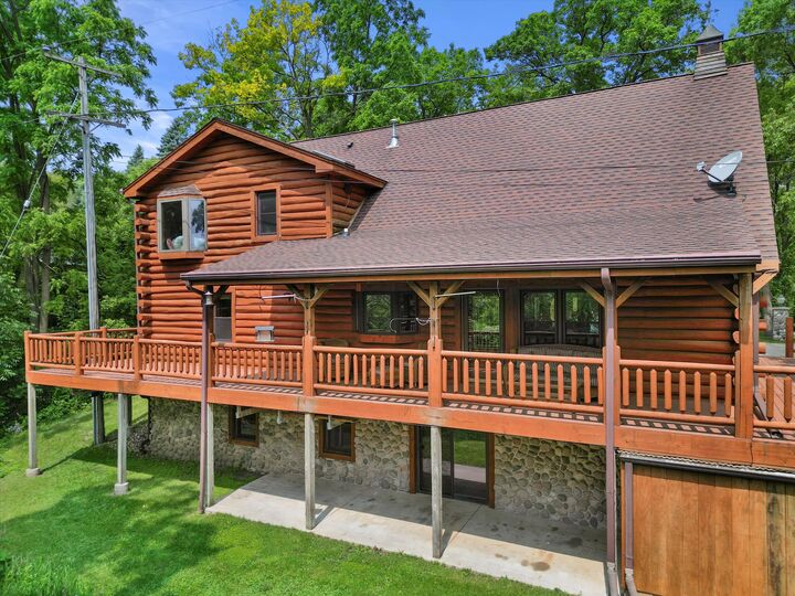Property Photo: 5633 Contour Rd WI 53185