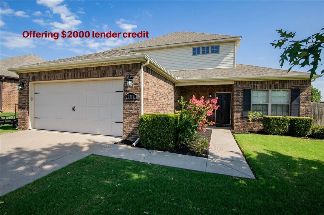 Property Photo: 5001 W Lakewood Court AR 72758