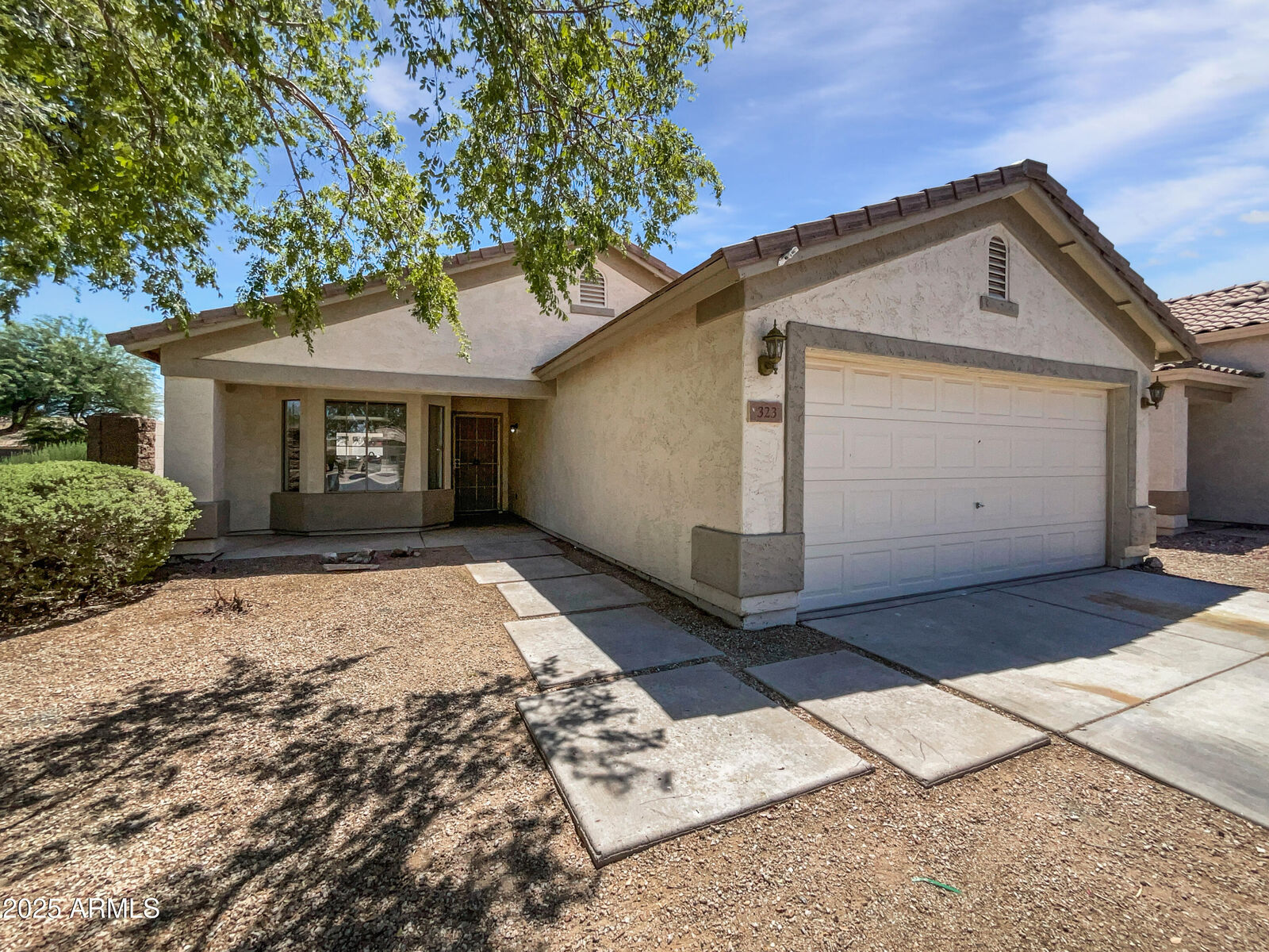 Property Photo: 323 E Senna Way AZ 85143