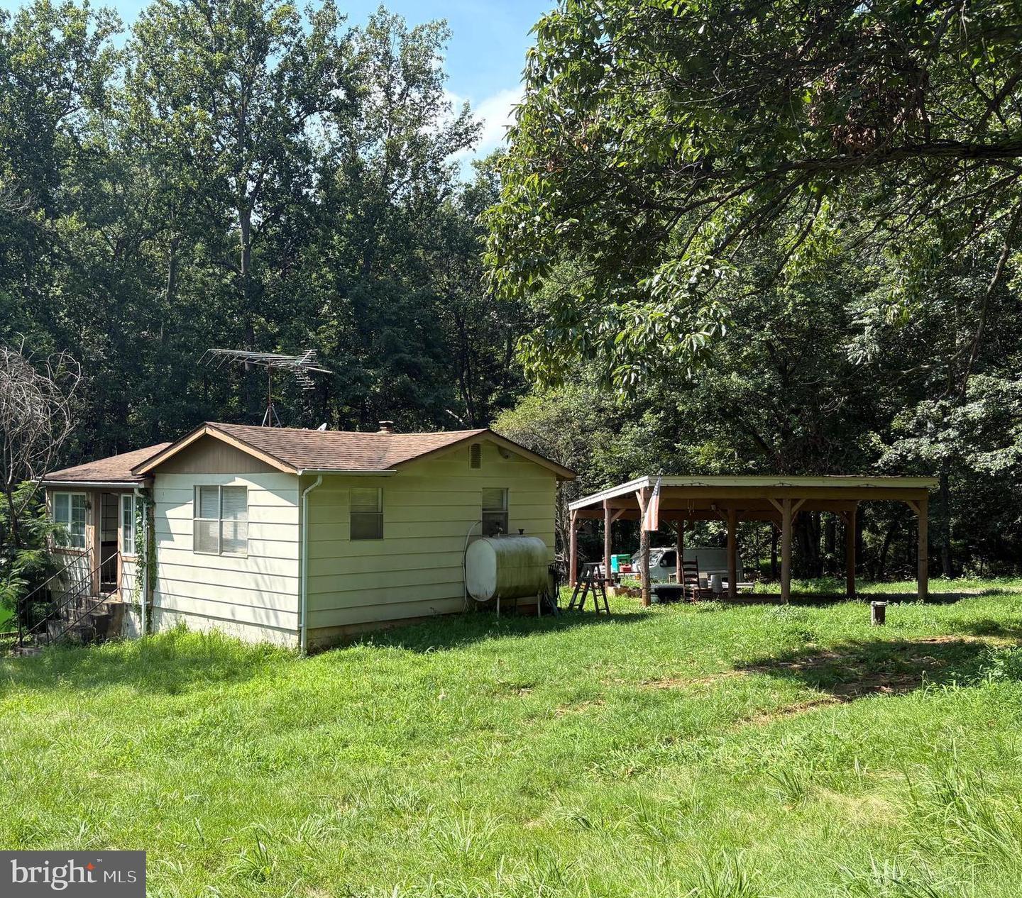 Property Photo: 6040 Coon Tree Road VA 20198