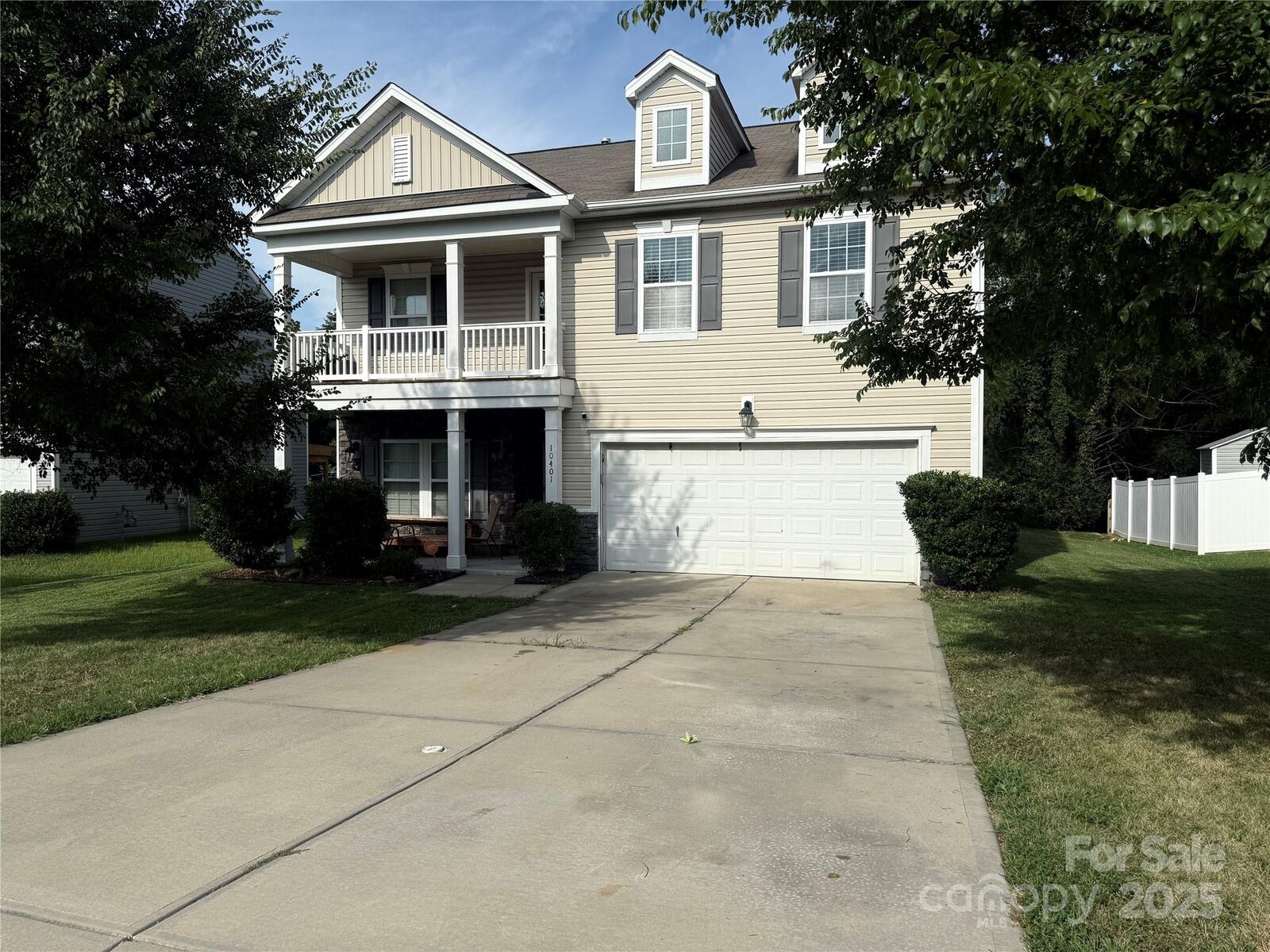 Property Photo: 10401 Kempsford Drive 64 NC 28262