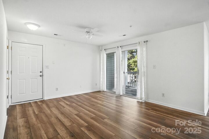 Property Photo: 1068 Plaza Walk Drive NC 28215