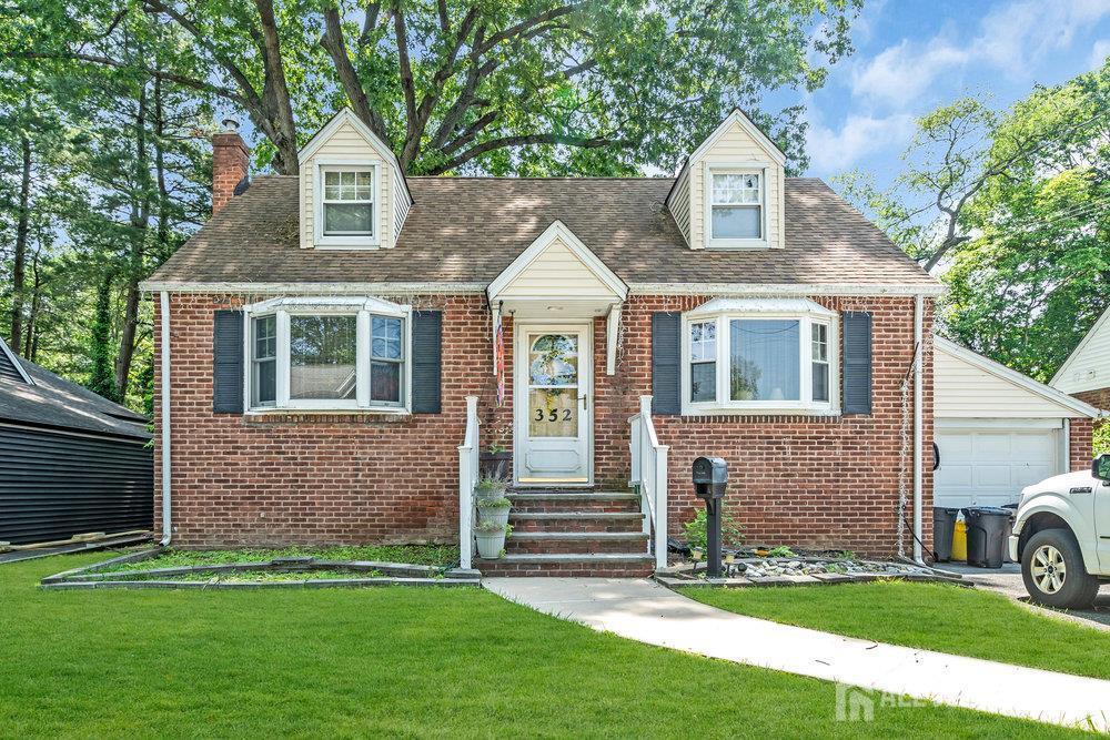 352 Birchwood Road  New Milford NJ 07646 photo