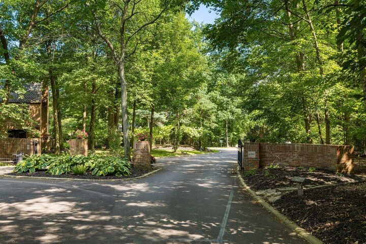 Property Photo:  8565 Dunsinane Drive  OH 43017 