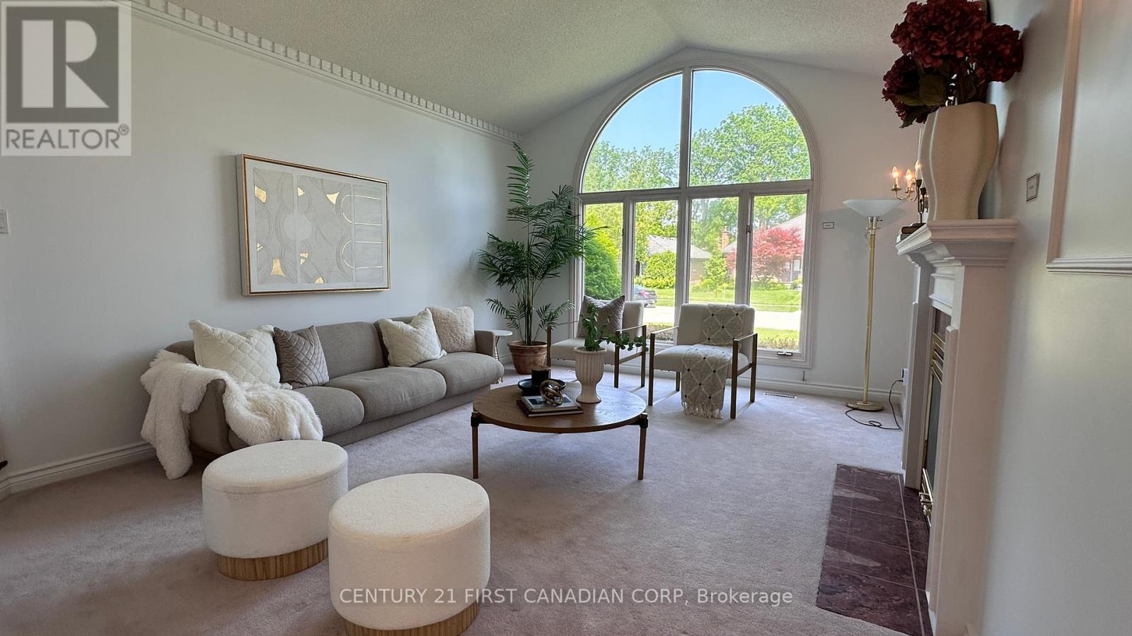 Photo de la propriété: 212 Timber Drive ON N6K 4B6