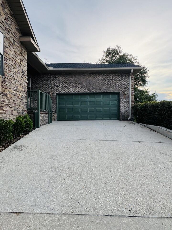 Property Photo: 603 Red Fern Road FL 32536