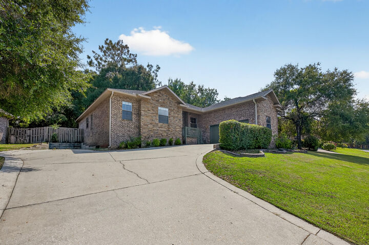 Property Photo:  603 Red Fern Road  FL 32536 