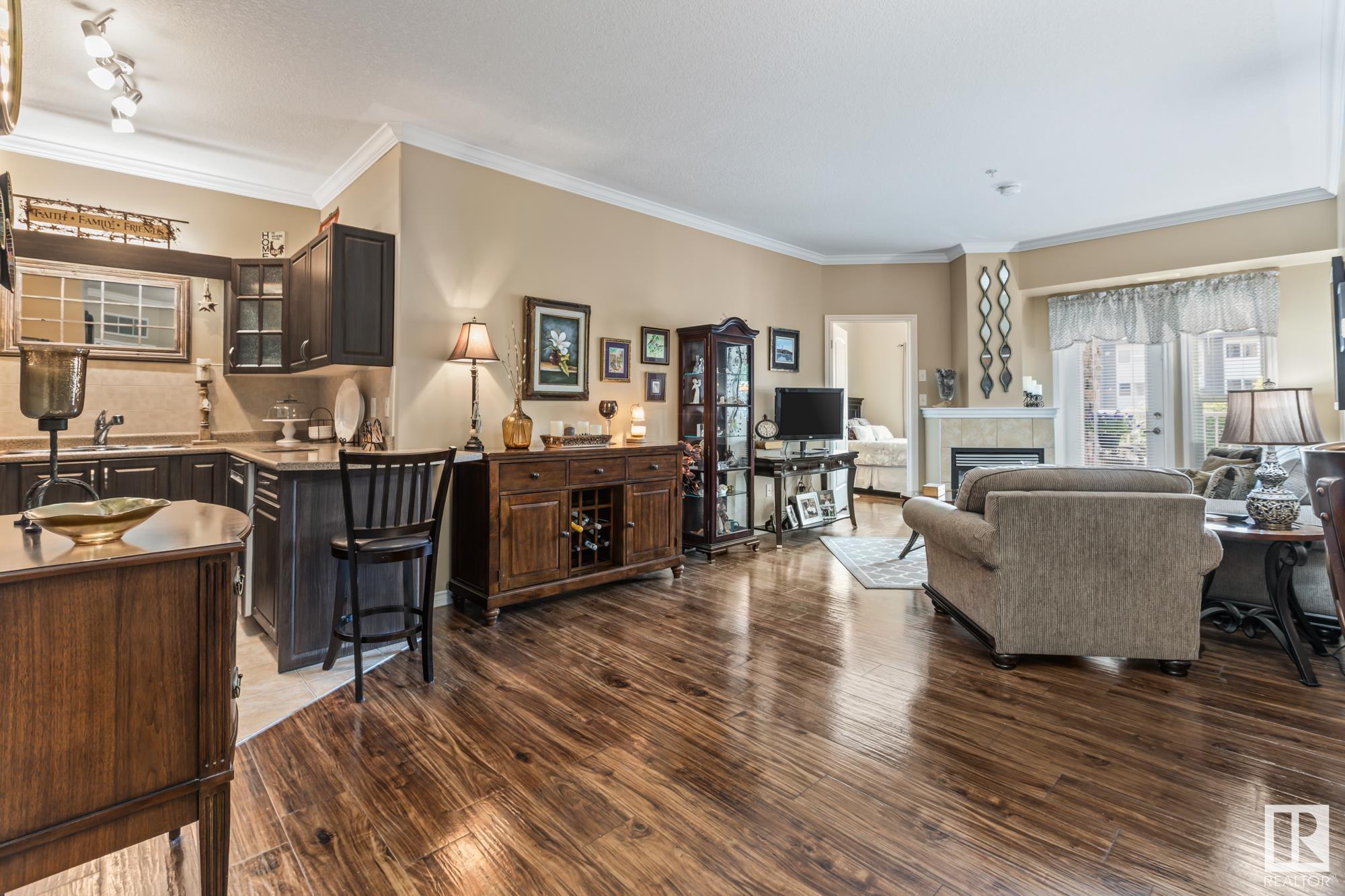 Photo de la propriété: 8528 82 Avenue NW 105 AB T6C 0Y8