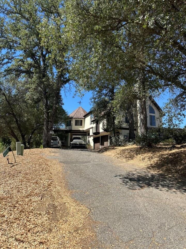 Property Photo:  40570 Griffin Drive  CA 93644 