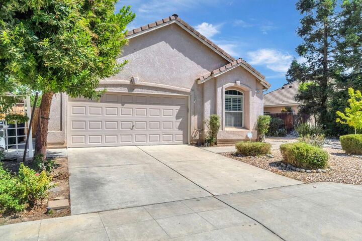 Property Photo:  2854 E Palisade Drive  CA 93720