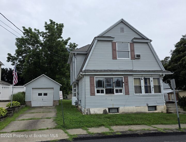 904 W Grant Street  Blakely PA 18447 photo