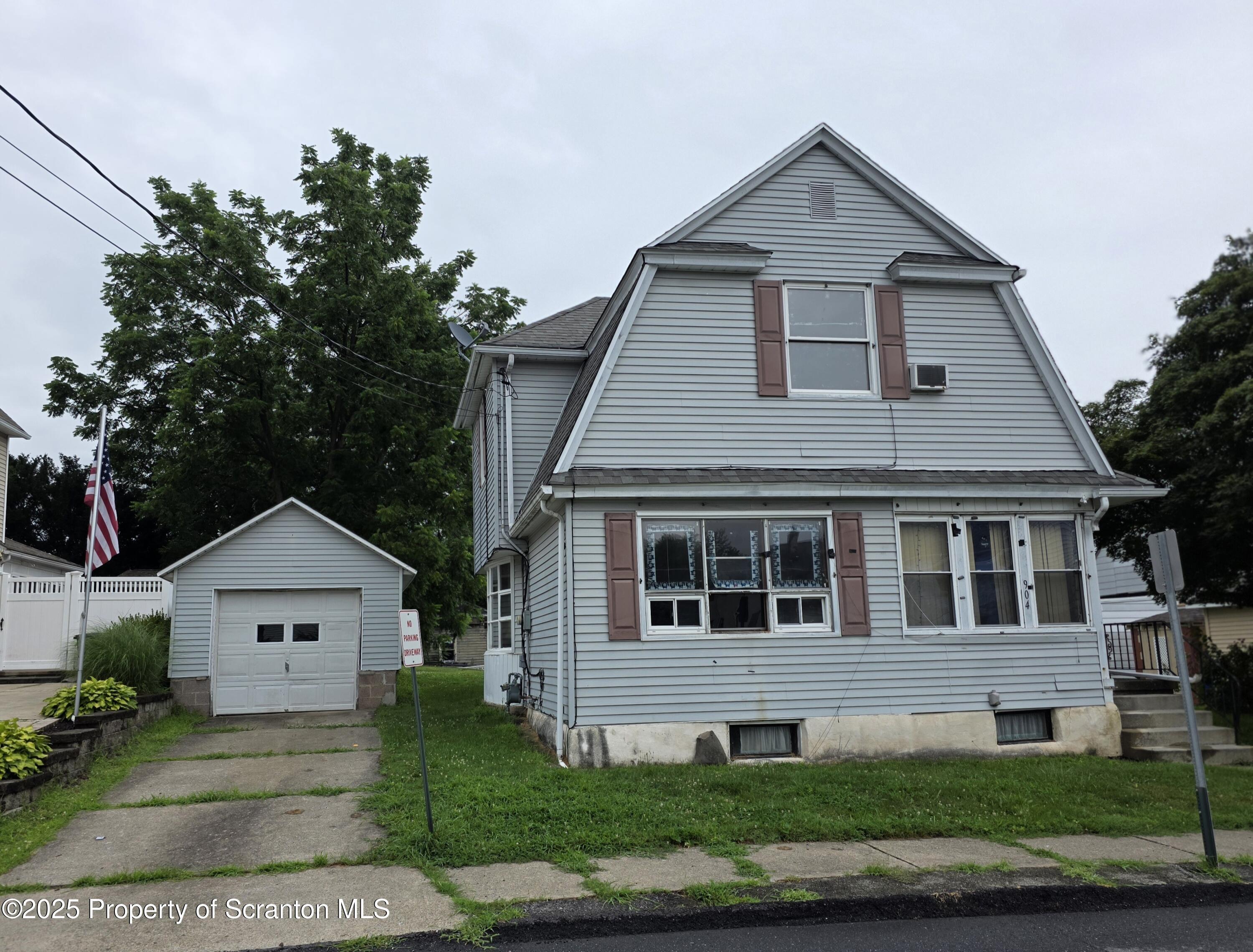 Property Photo: 904 W Grant Street PA 18447