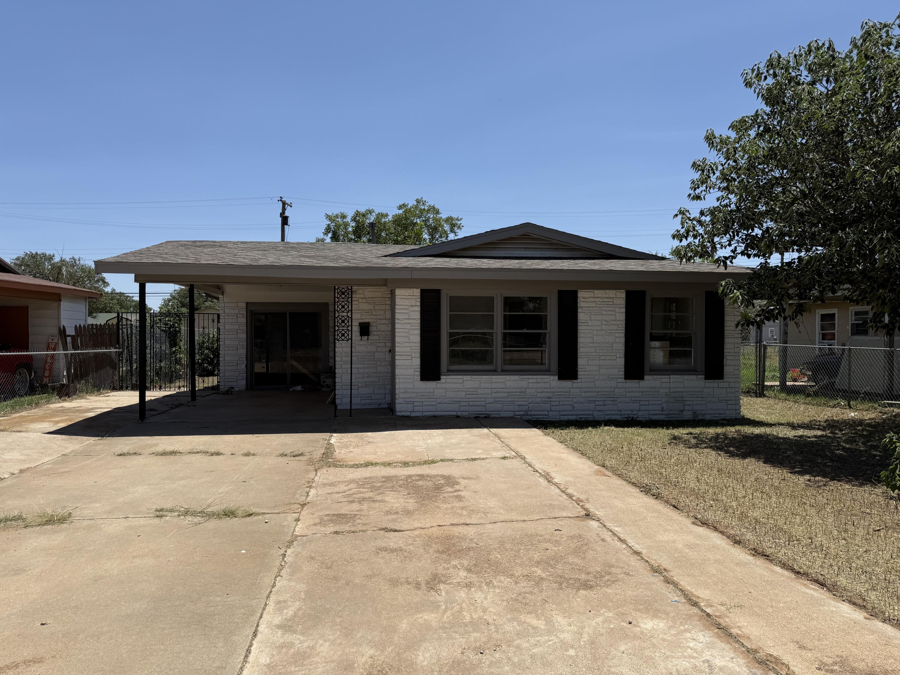 Property Photo: 2716 E 9th Street TX 79403