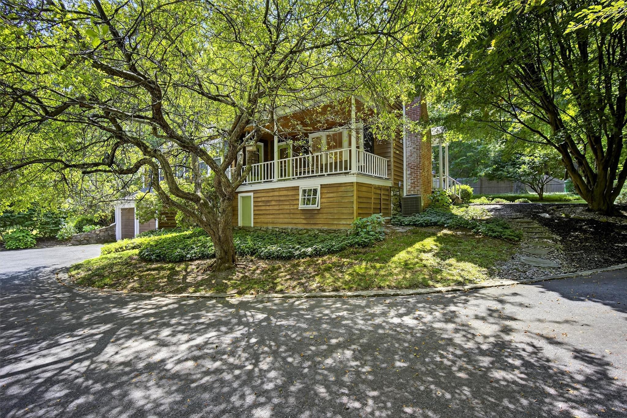 Property Photo:  10 Gatehouse Court  NY 10512 