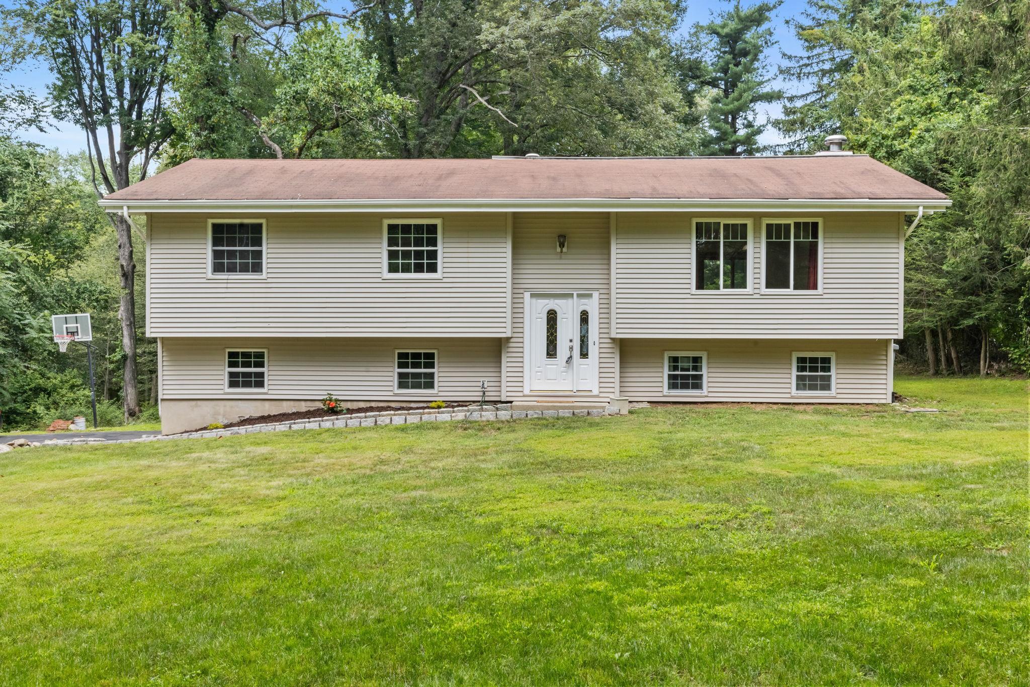 424 Cording Lane  Yorktown Heights NY 10598 photo