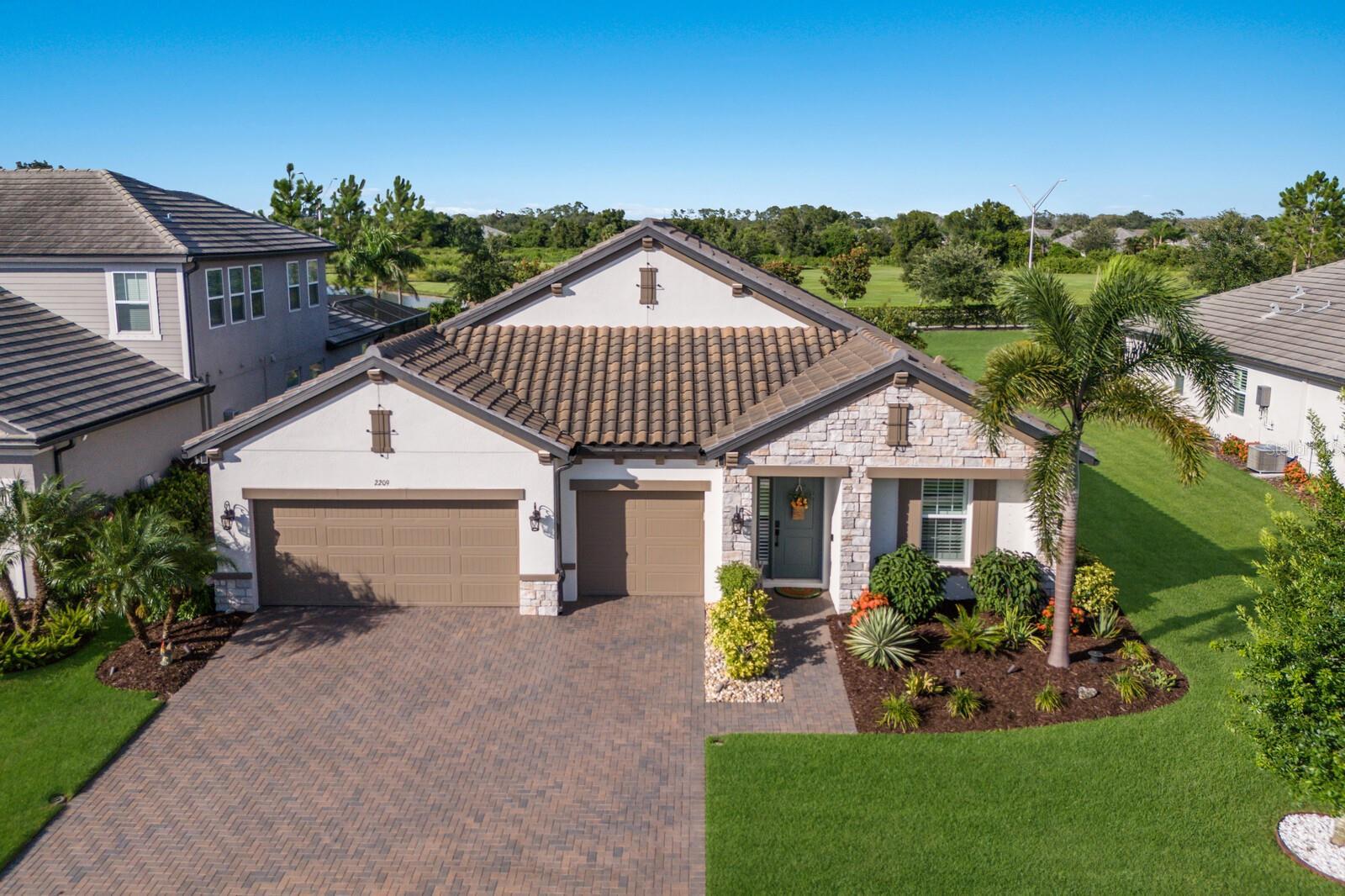 Property Photo: 2209 Woodleaf Hammock Court FL 34211