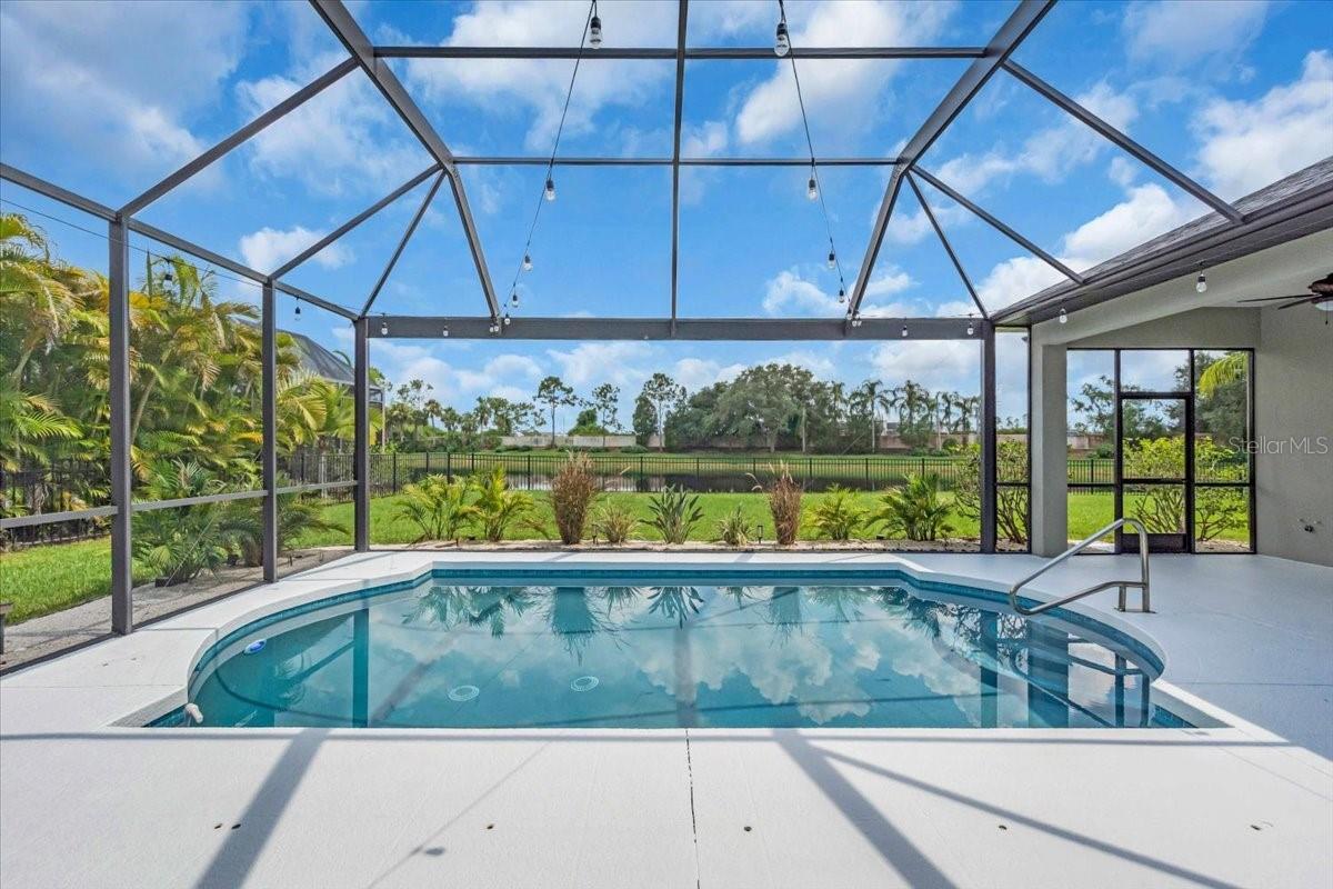 Property Photo:  1438 Brambling Court  FL 34212 