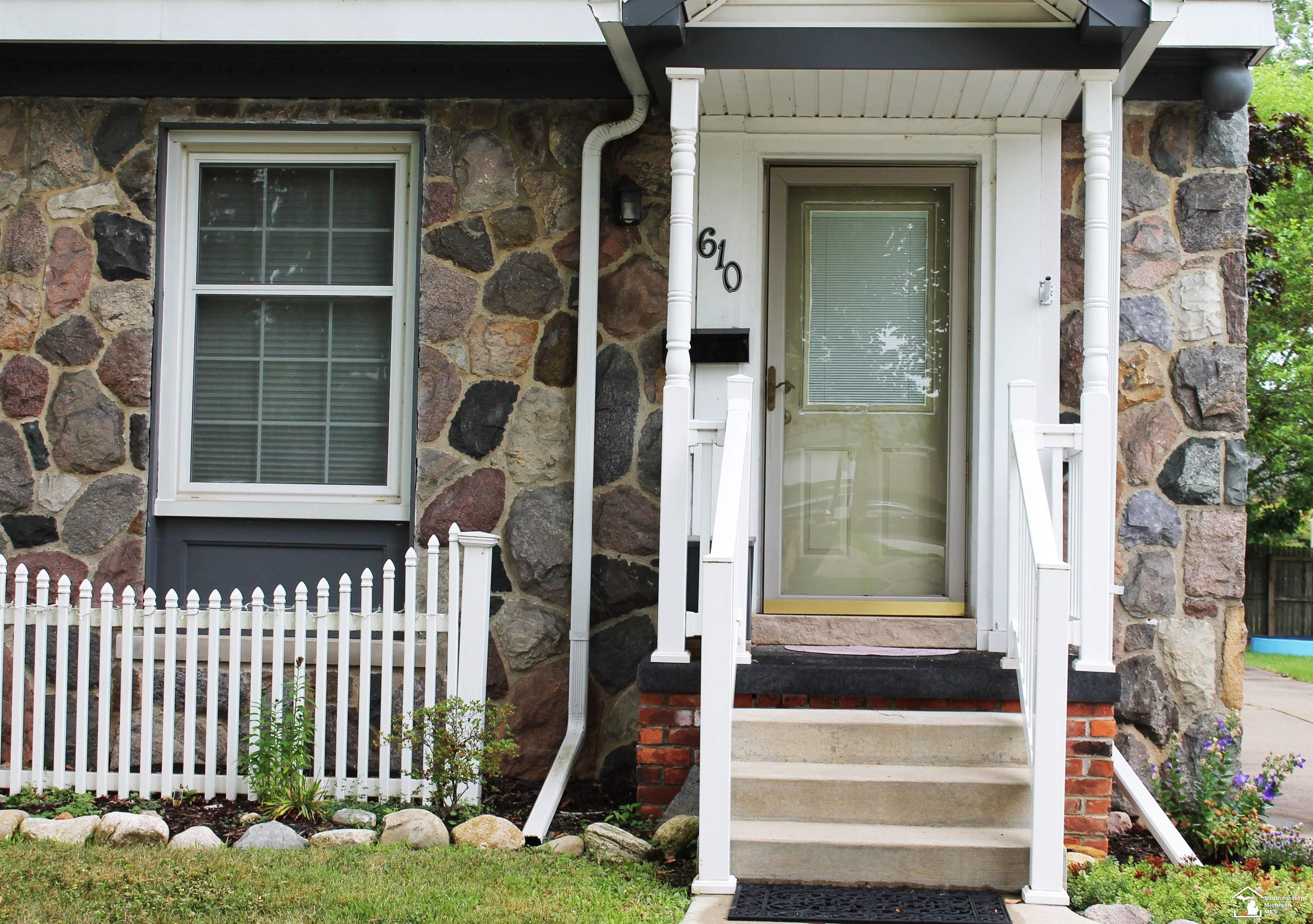 Property Photo: 610 Borgess Avenue MI 48162