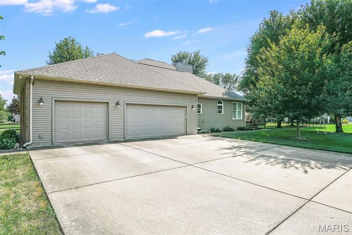 Property Photo: 401 Marty Graten Court IL 62046
