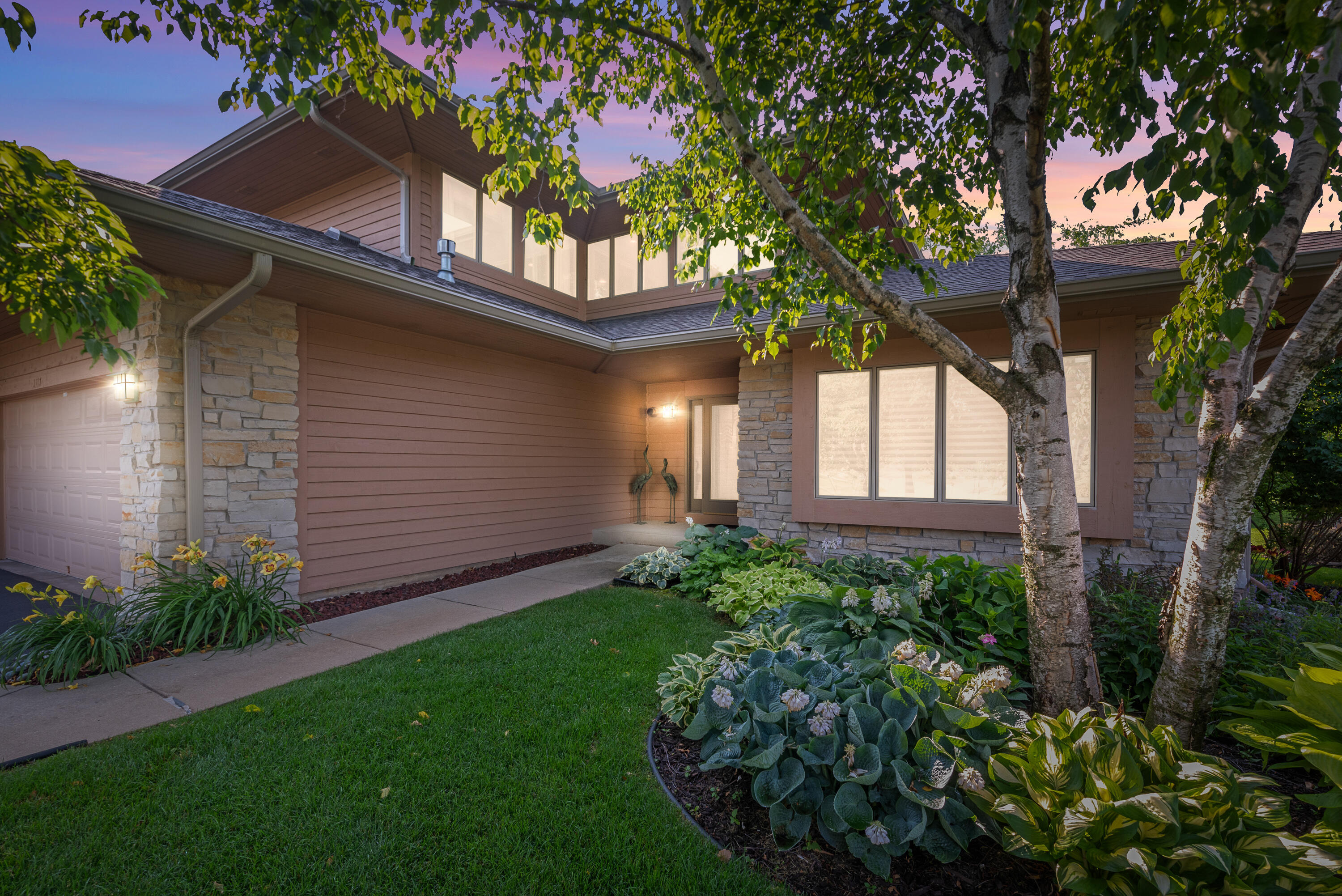 Property Photo: 1117 E Sweetbriar Ln 22 WI 53029