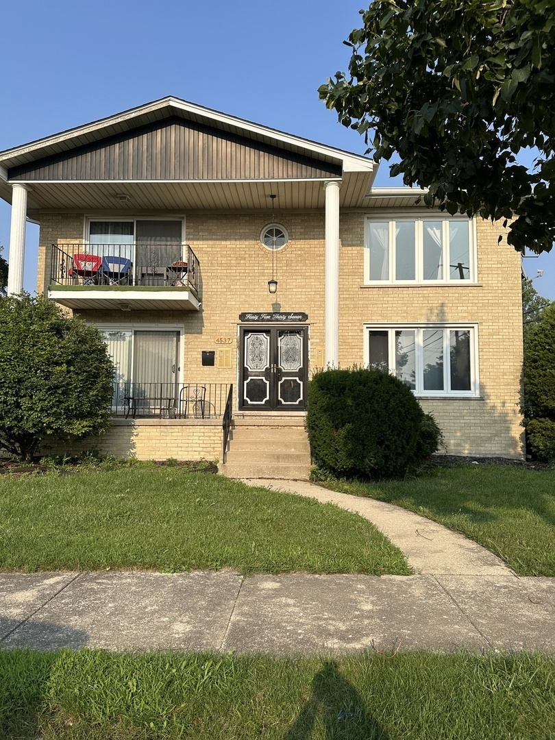Property Photo: 4537 Maple Avenue 2S IL 60513