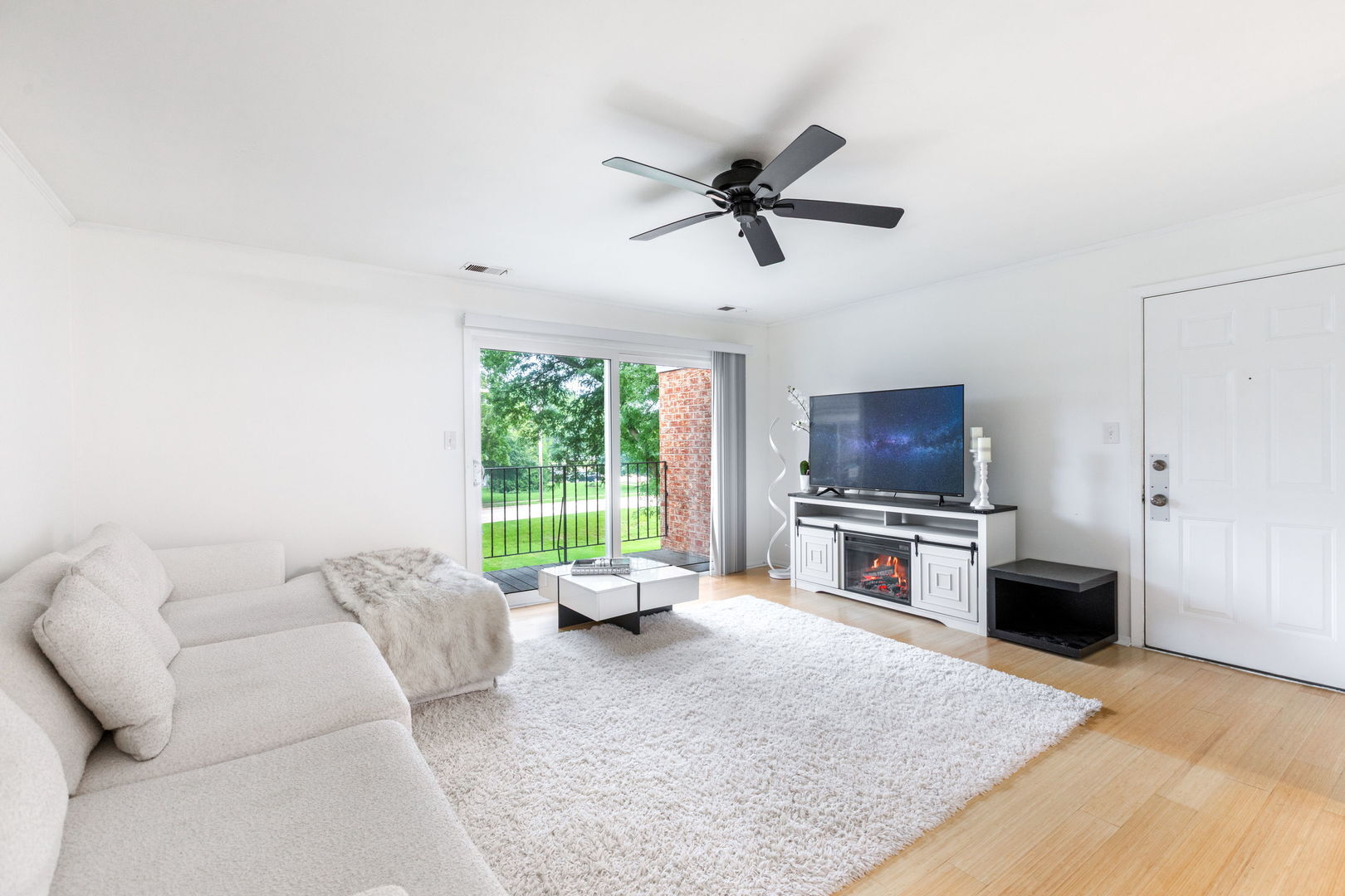Property Photo: 961 Golf Course Road 6 IL 60014