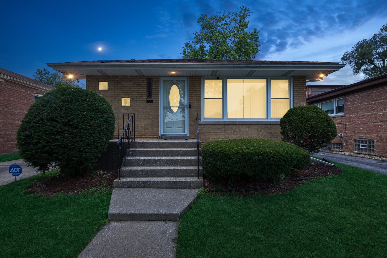 Property Photo: 15320 Evers Street IL 60419