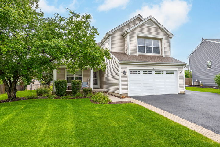 Property Photo:  624 Fenwick Lane  IL 60177 