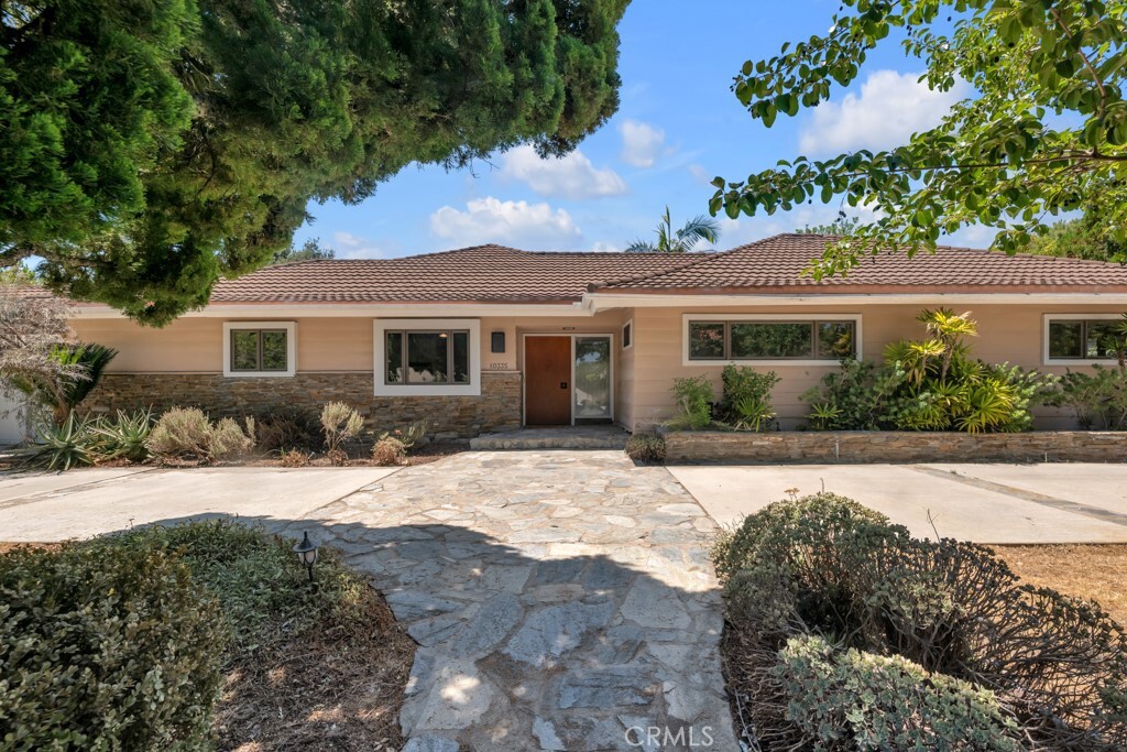 Property Photo: 10335 Sylvia Avenue CA 91326