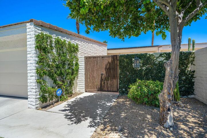 Property Photo:  75768 Valle Vista Drive  CA 92210 