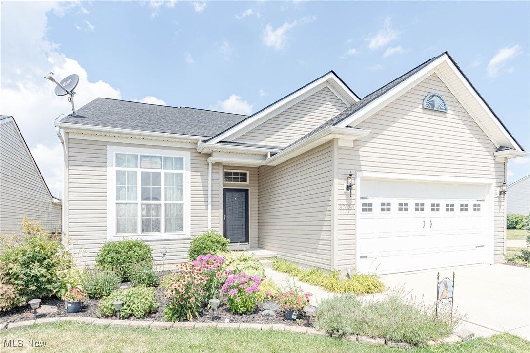 Property Photo:  37626 Hunter Lake Drive  OH 44039 