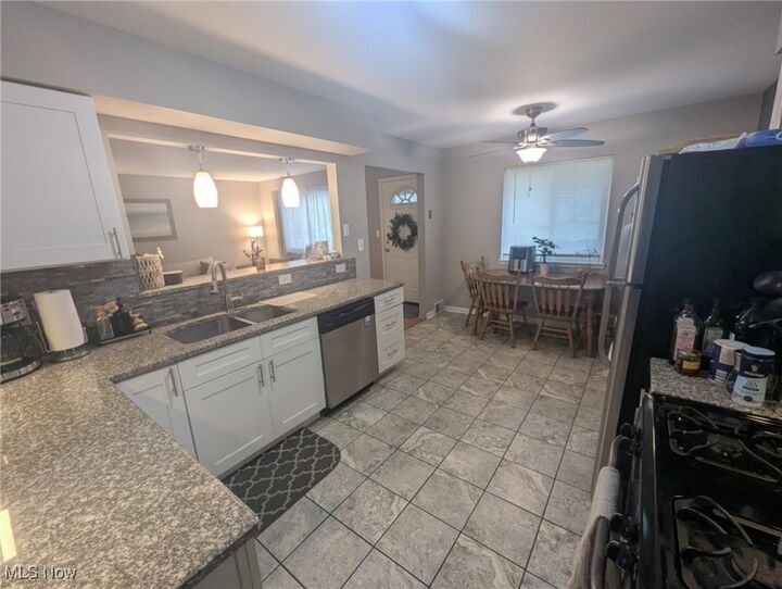 Property Photo: 6681 Crenshaw Drive OH 44130