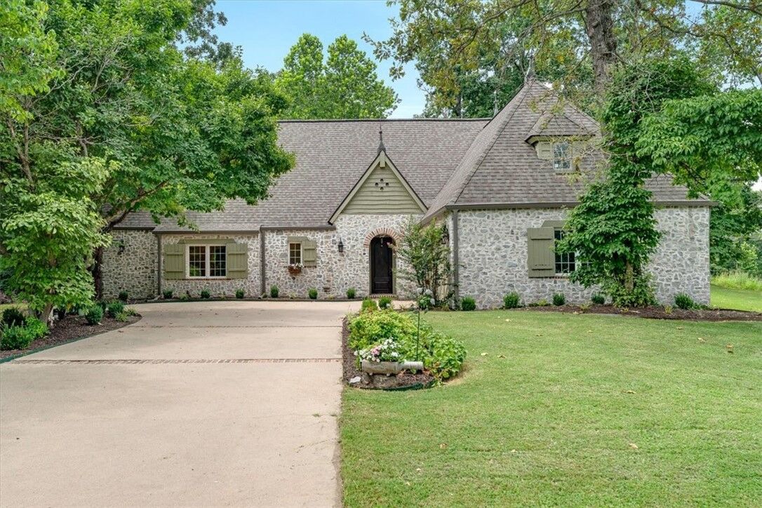 Property Photo: 13601 Hobie Court AR 72756
