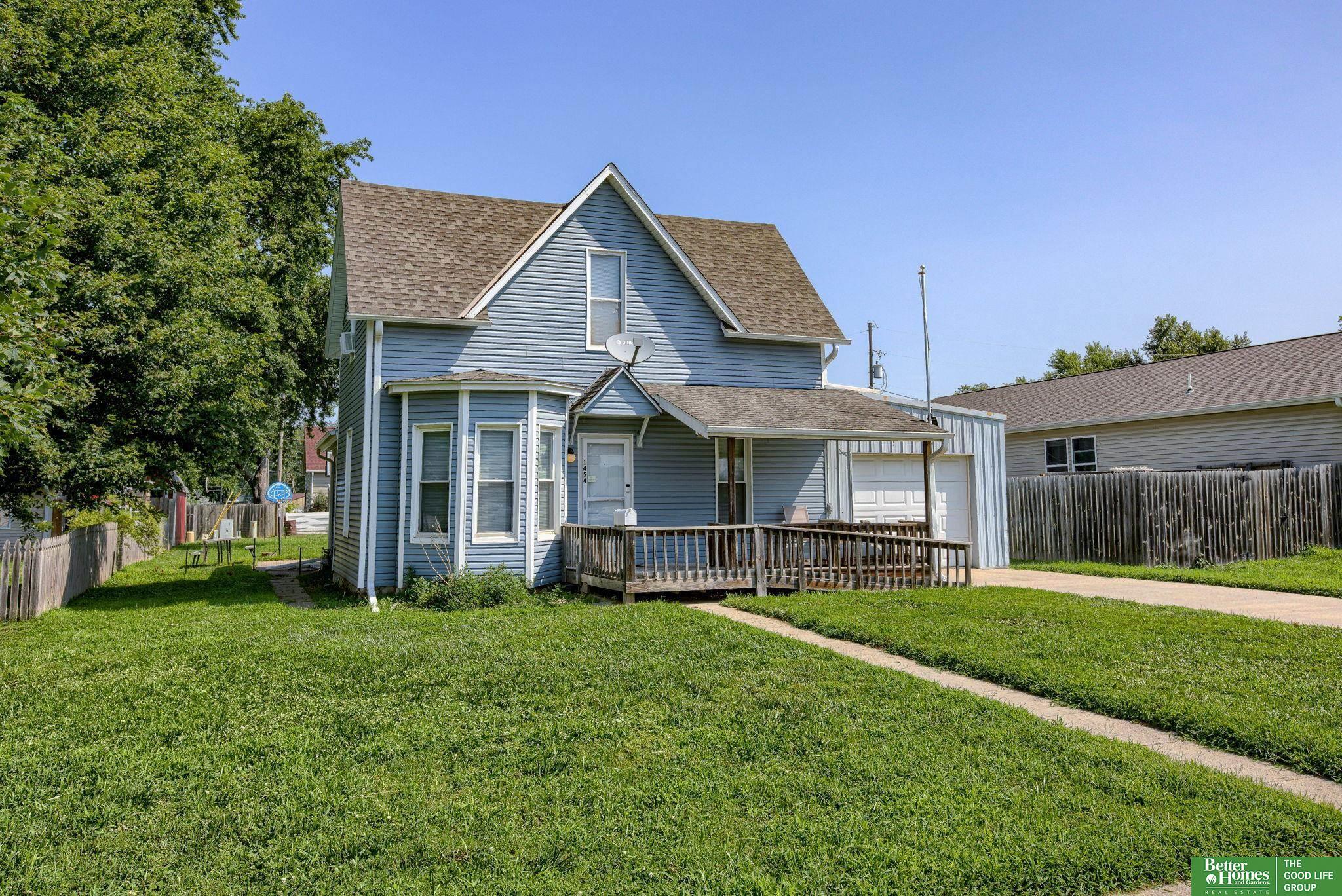 Property Photo:  1454 Nebraska Street  NE 68008 